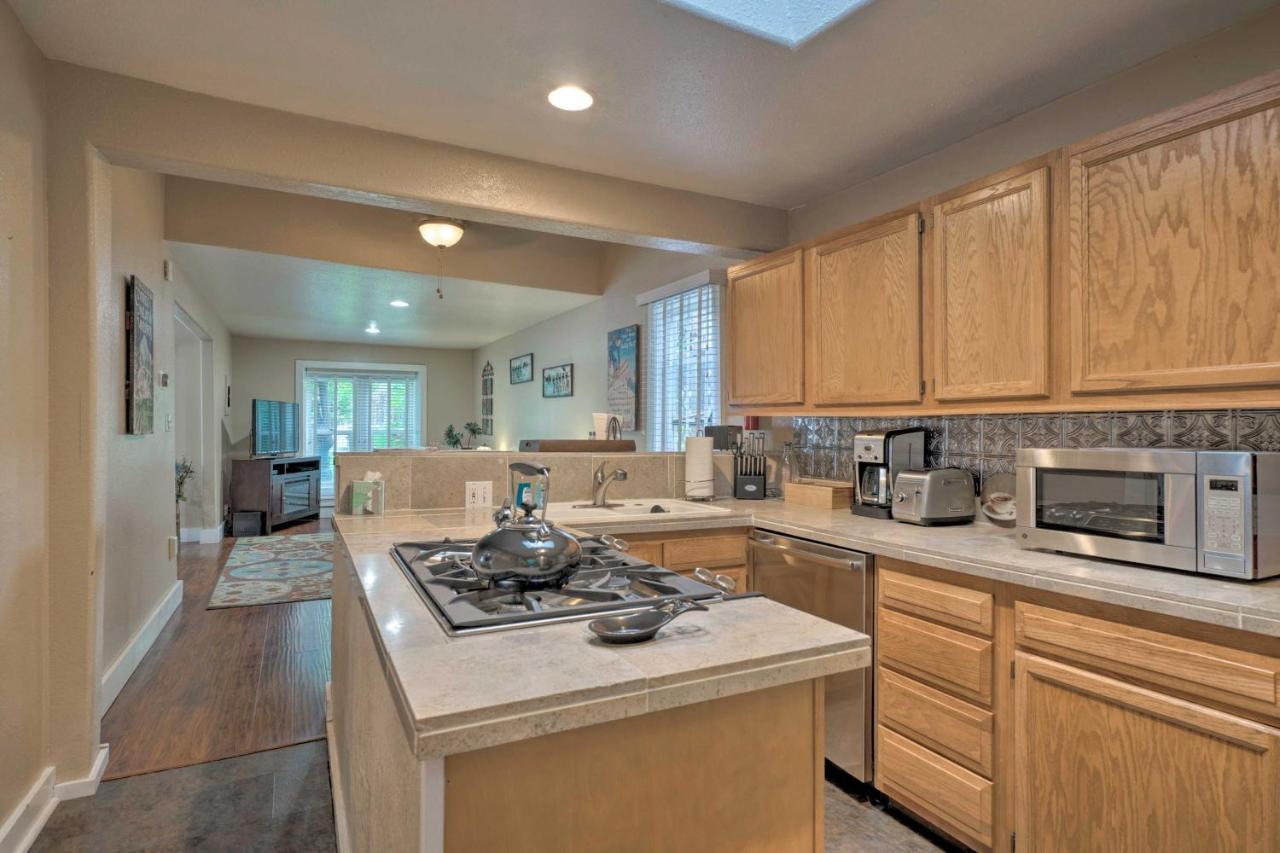 Creekside Home With Patio, Walk To Manitou Incline! 마니투 스프링스 외부 사진