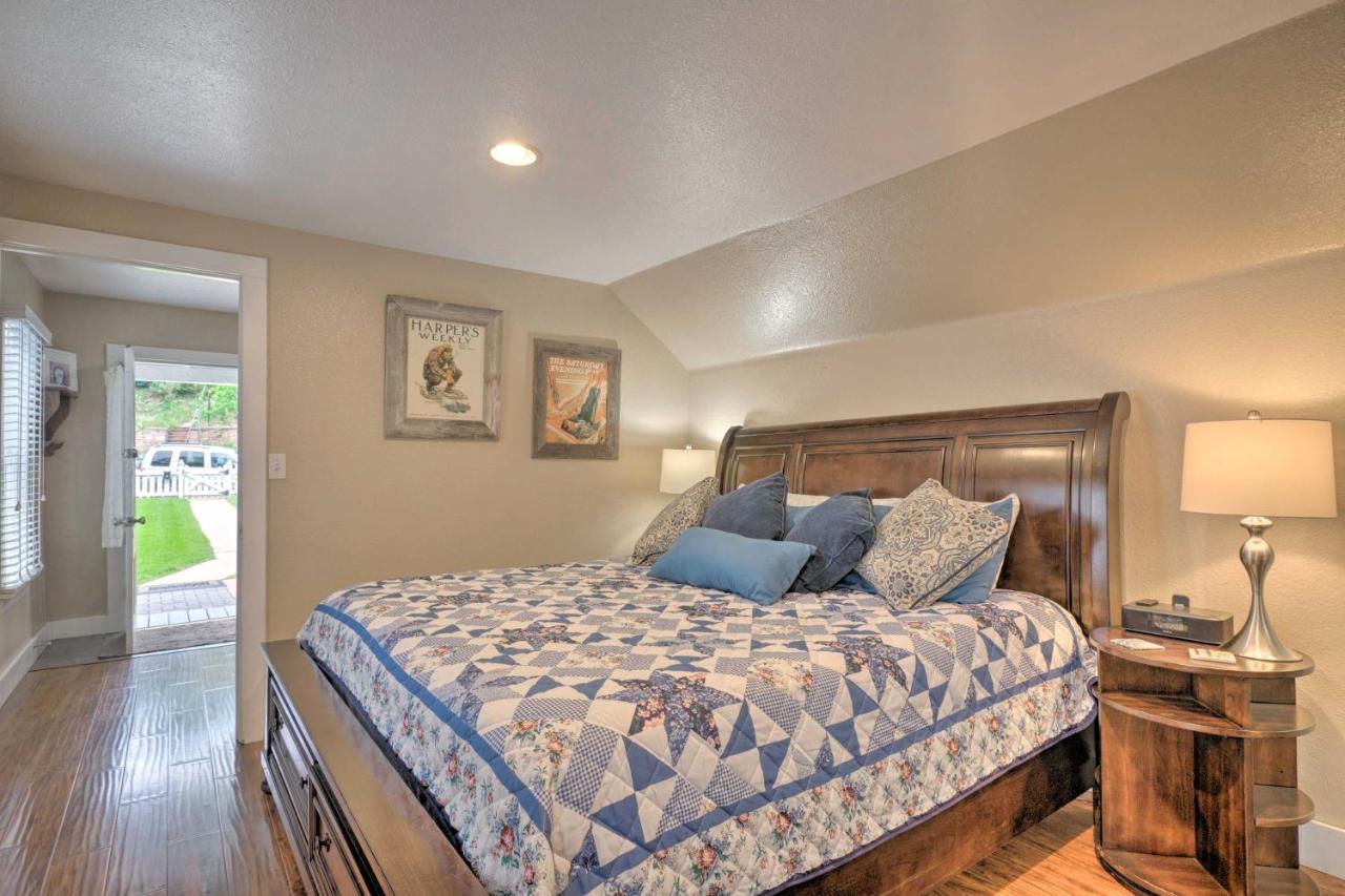 Creekside Home With Patio, Walk To Manitou Incline! 마니투 스프링스 외부 사진