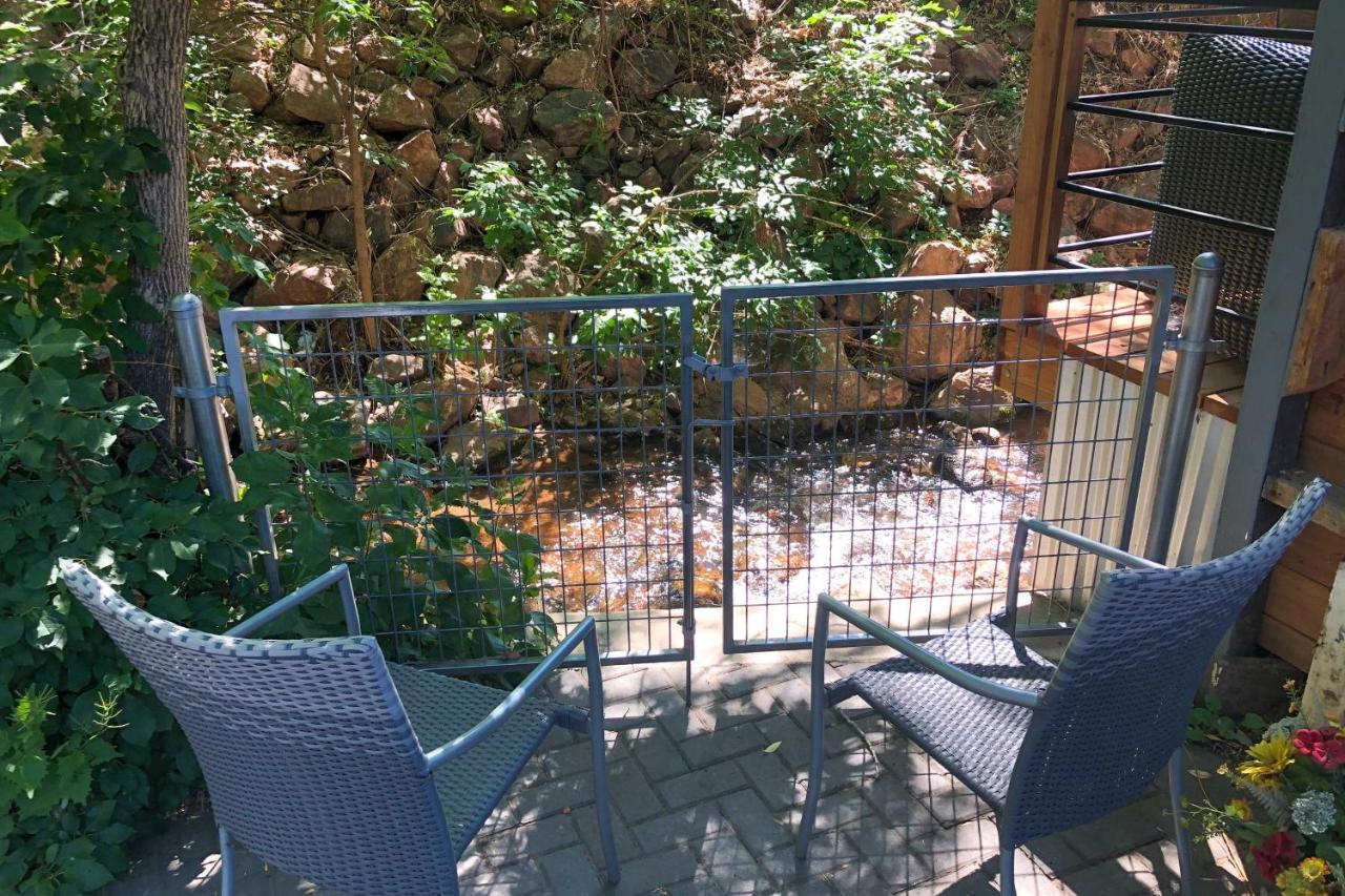Creekside Home With Patio, Walk To Manitou Incline! 마니투 스프링스 외부 사진